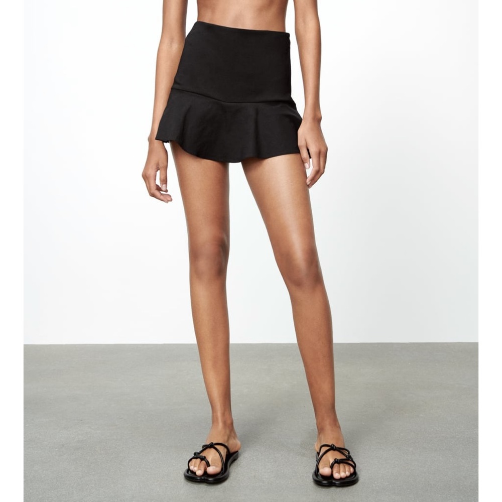 NWT Zara Black Skort